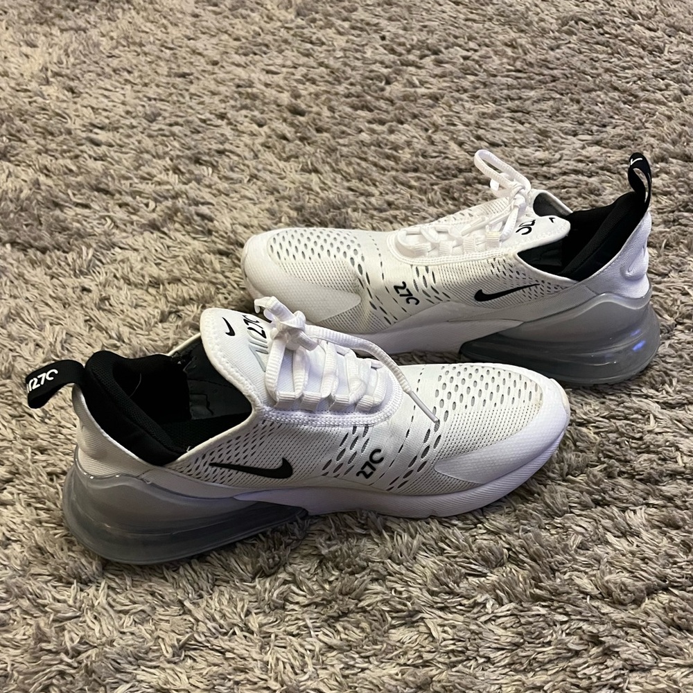 Men’s white Nike airmax 270